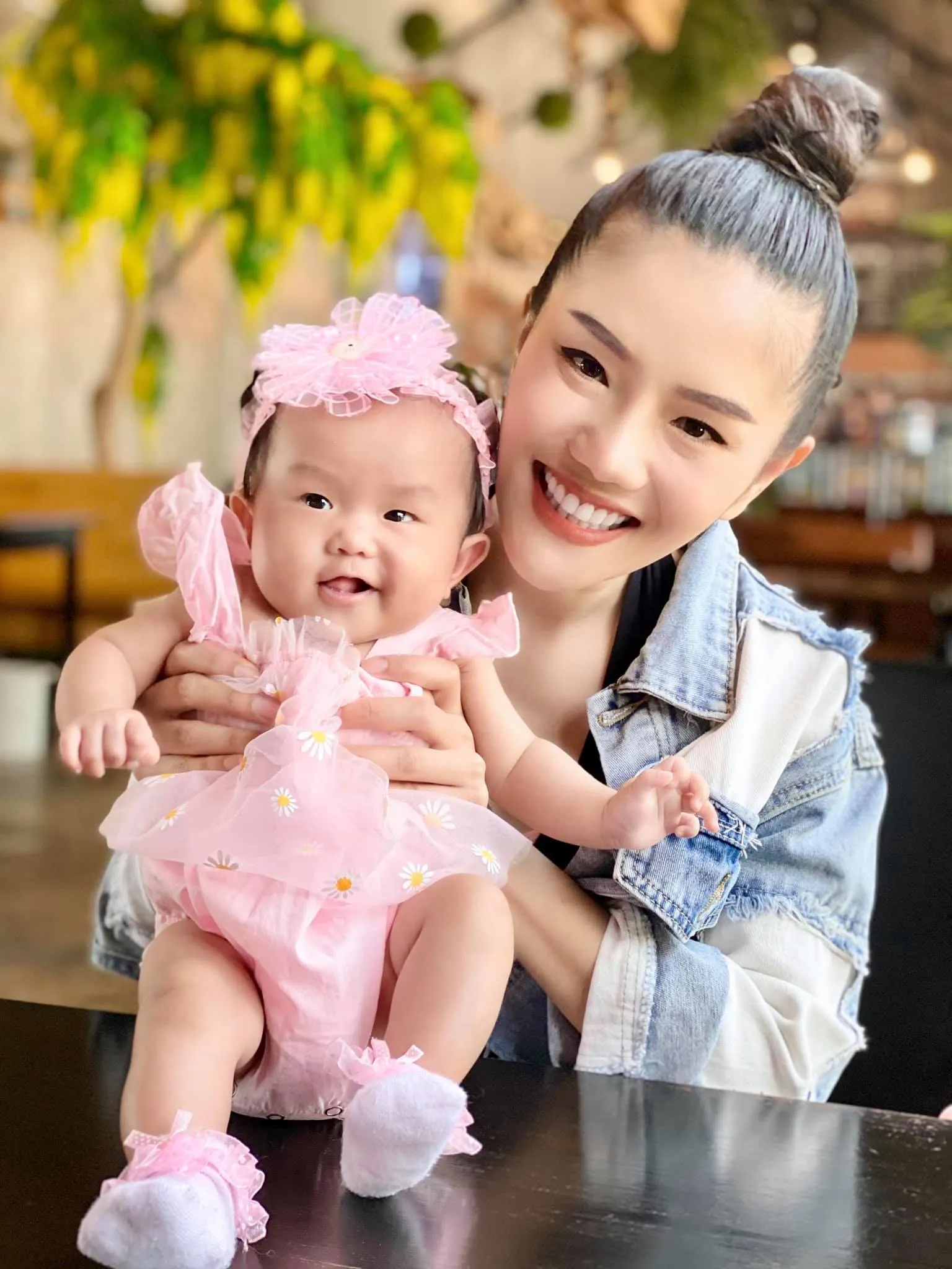 เปิดประวัติ แพรวพราว แสงทอง หมอลำสาว แม่ลูกสองหุ่นแซ่บ 2