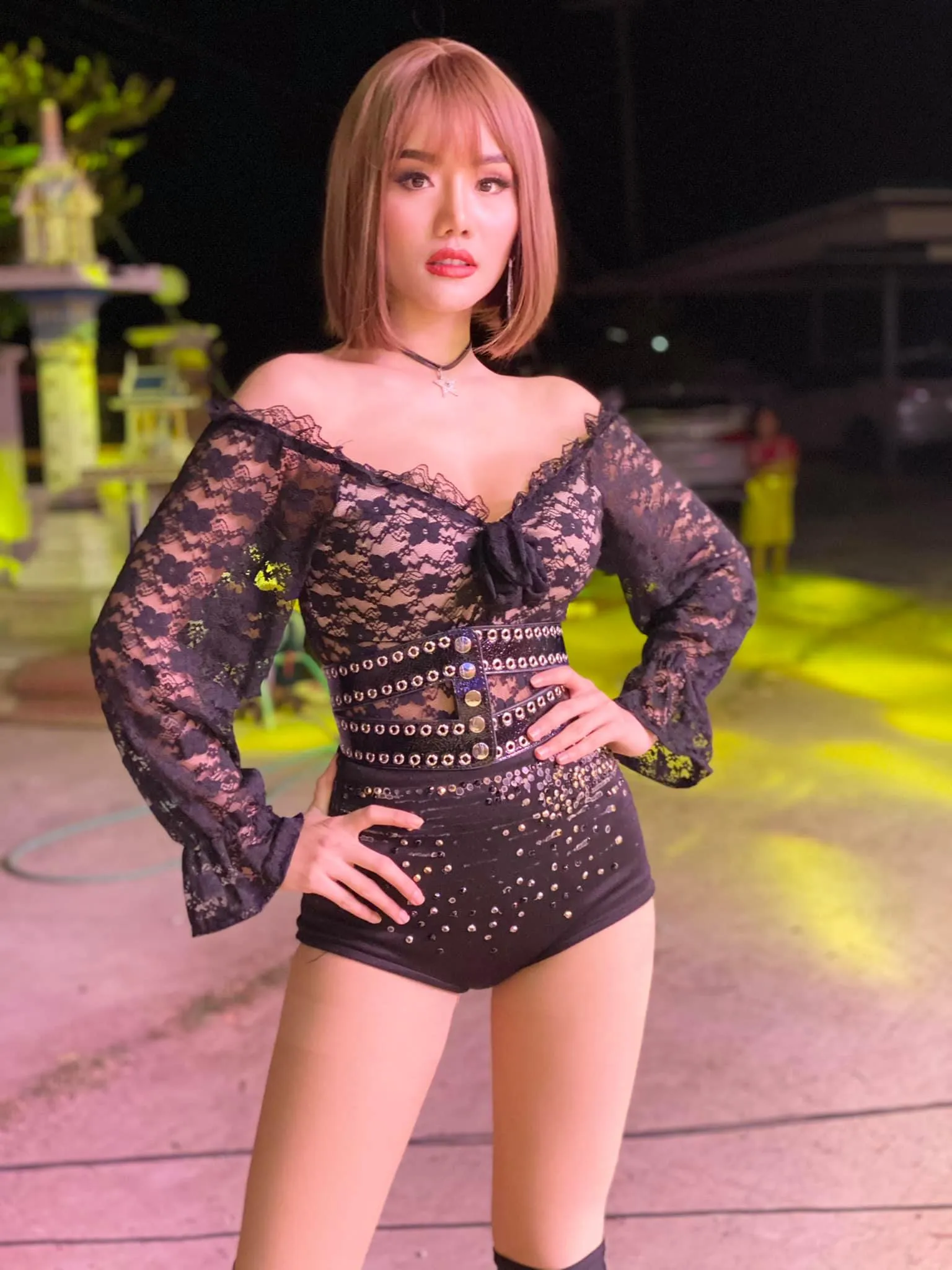 เปิดประวัติ แพรวพราว แสงทอง หมอลำสาว แม่ลูกสองหุ่นแซ่บ 15