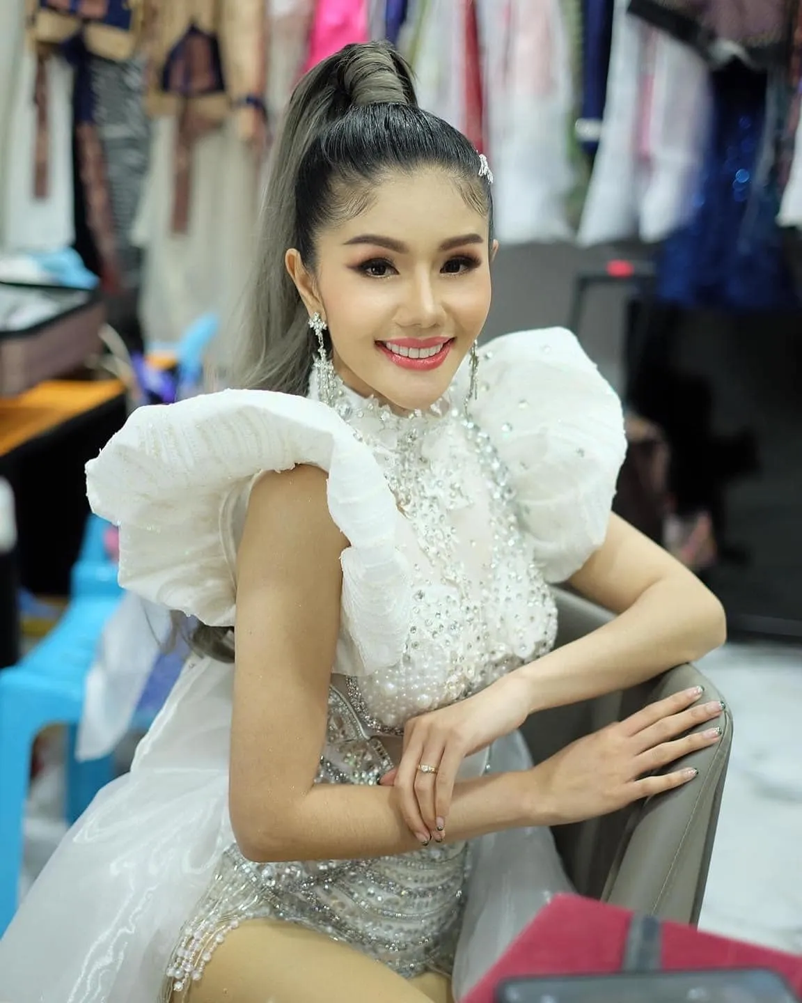 เปิดประวัติ แพรวพราว แสงทอง หมอลำสาว แม่ลูกสองหุ่นแซ่บ 3