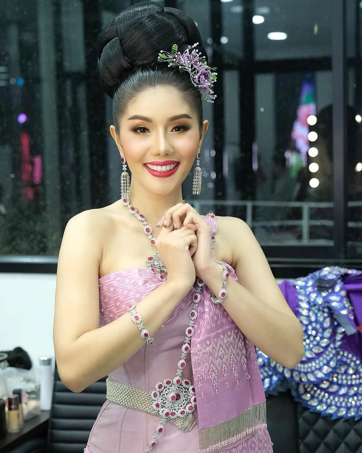 เปิดประวัติ แพรวพราว แสงทอง หมอลำสาว แม่ลูกสองหุ่นแซ่บ 17