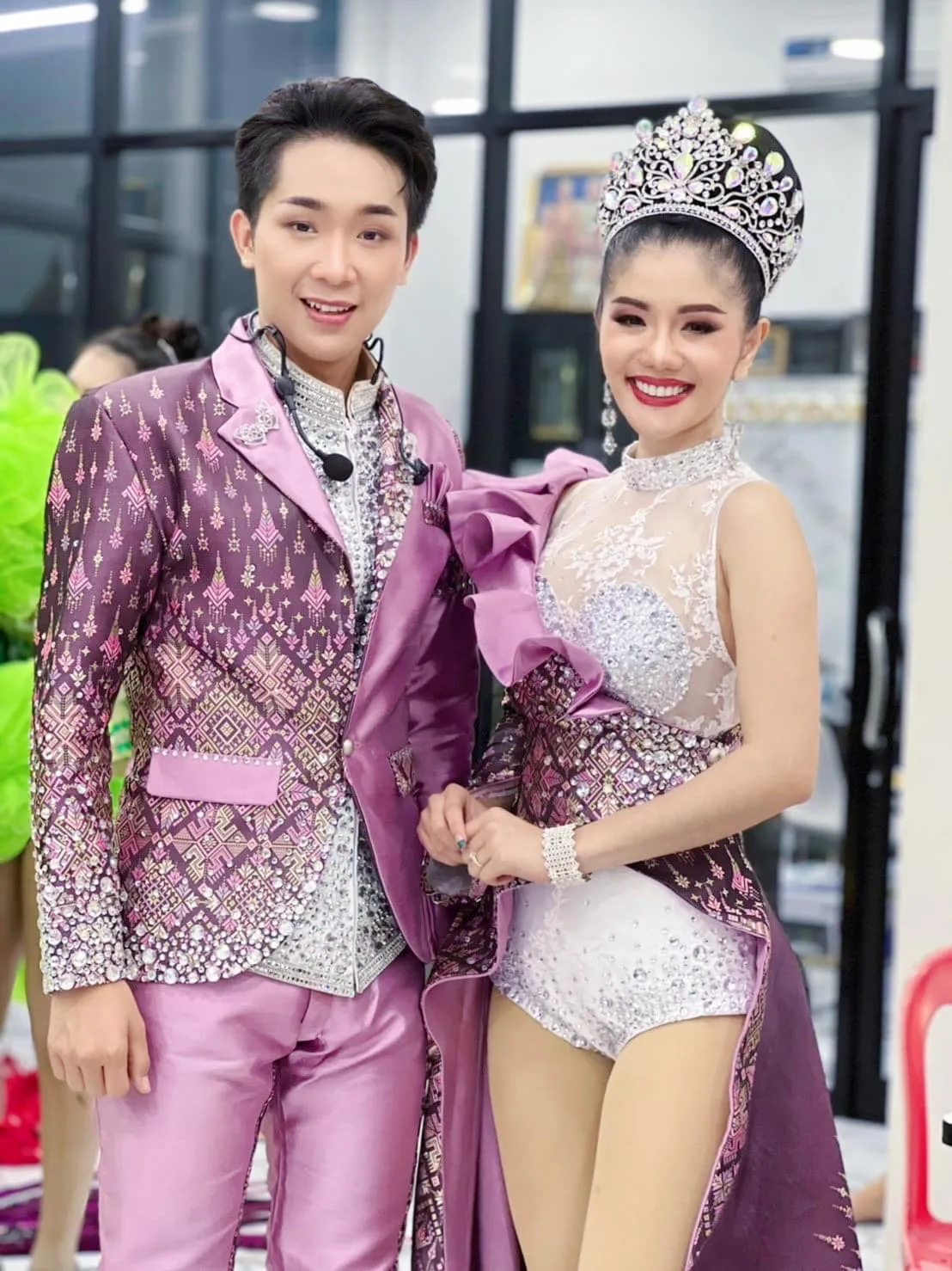 เปิดประวัติ แพรวพราว แสงทอง หมอลำสาว แม่ลูกสองหุ่นแซ่บ 19