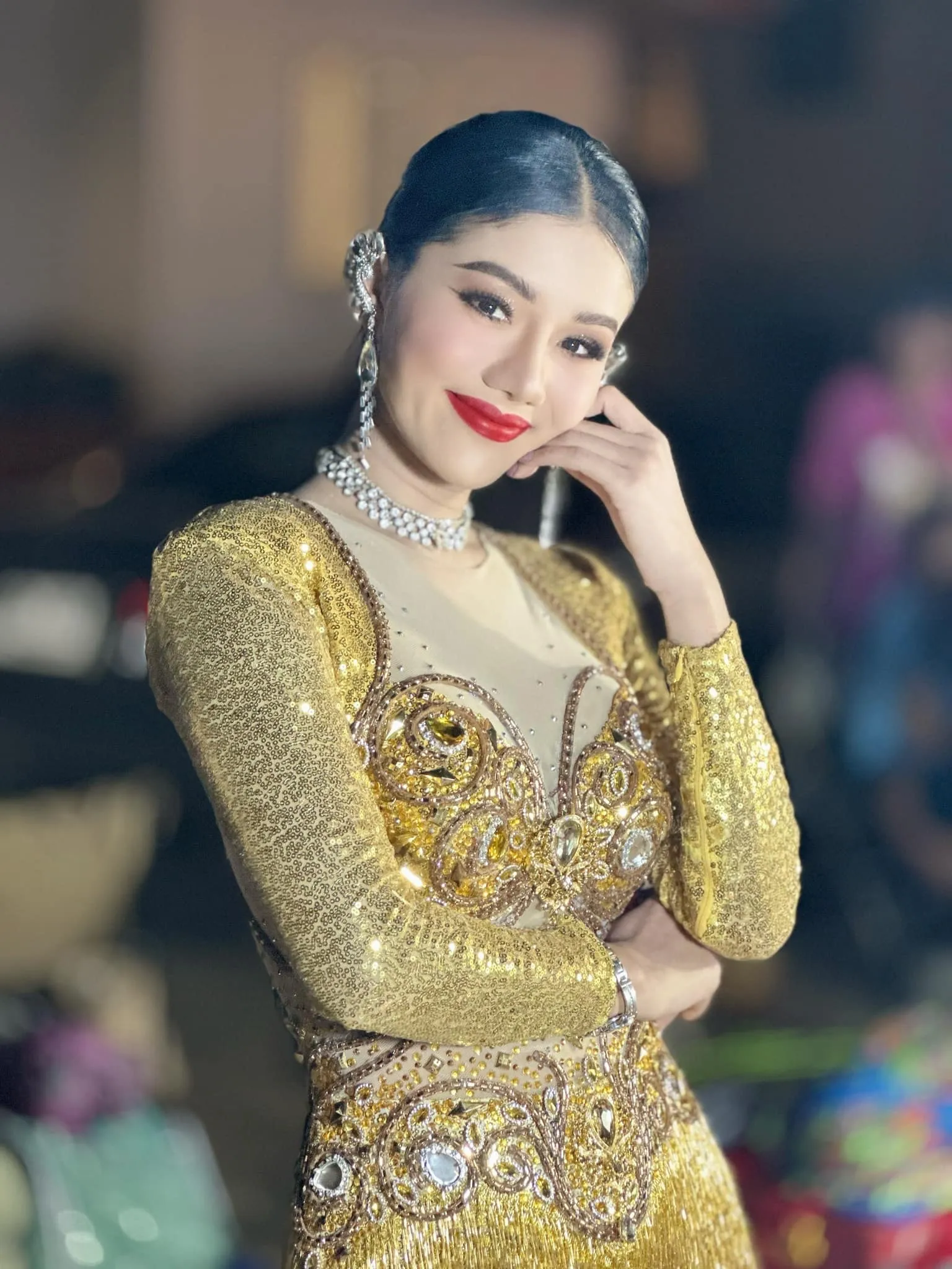 เปิดประวัติ แพรวพราว แสงทอง หมอลำสาว แม่ลูกสองหุ่นแซ่บ 35