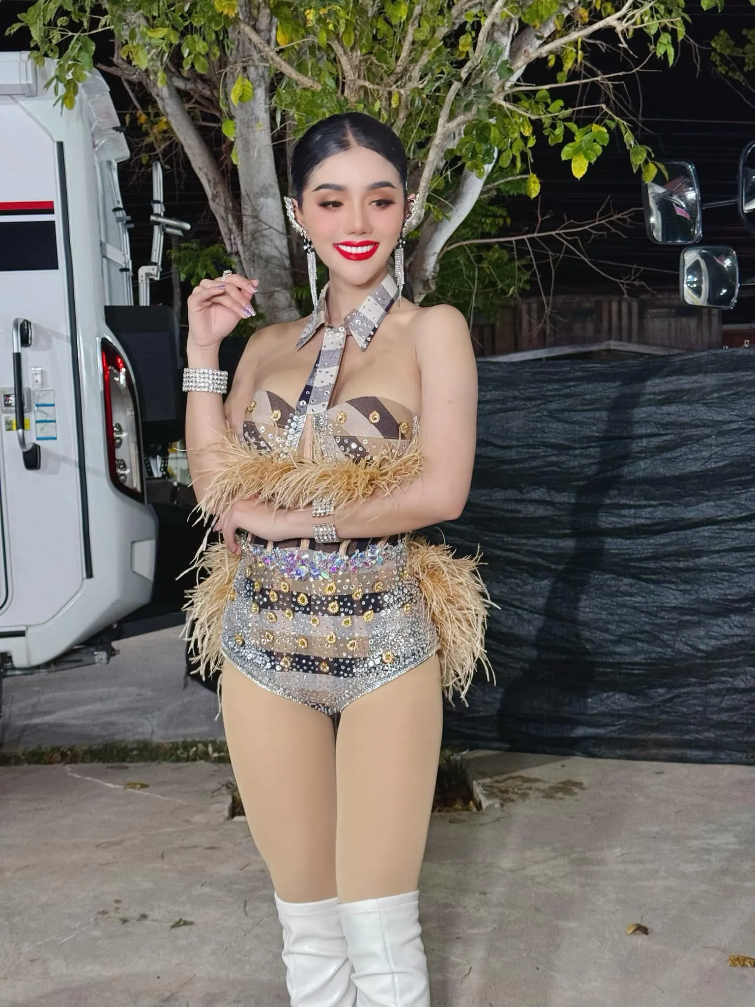 เปิดประวัติ แพรวพราว แสงทอง หมอลำสาว แม่ลูกสองหุ่นแซ่บ 8