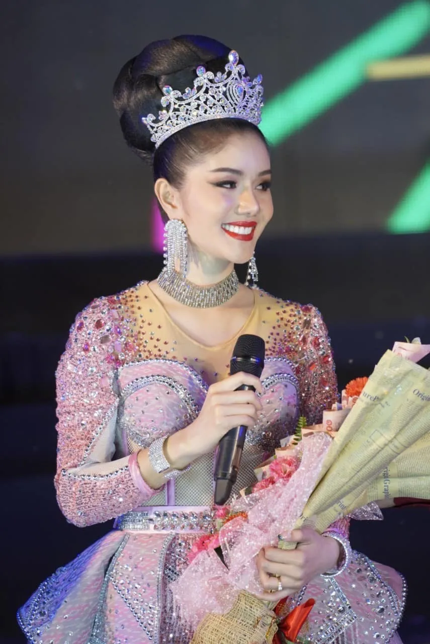 เปิดประวัติ แพรวพราว แสงทอง หมอลำสาว แม่ลูกสองหุ่นแซ่บ 12