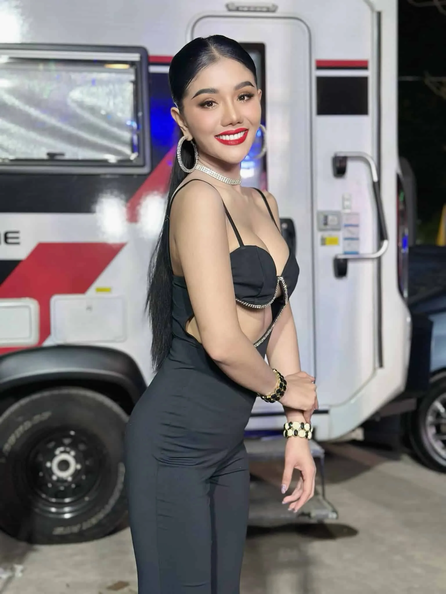เปิดประวัติ แพรวพราว แสงทอง หมอลำสาว แม่ลูกสองหุ่นแซ่บ 38