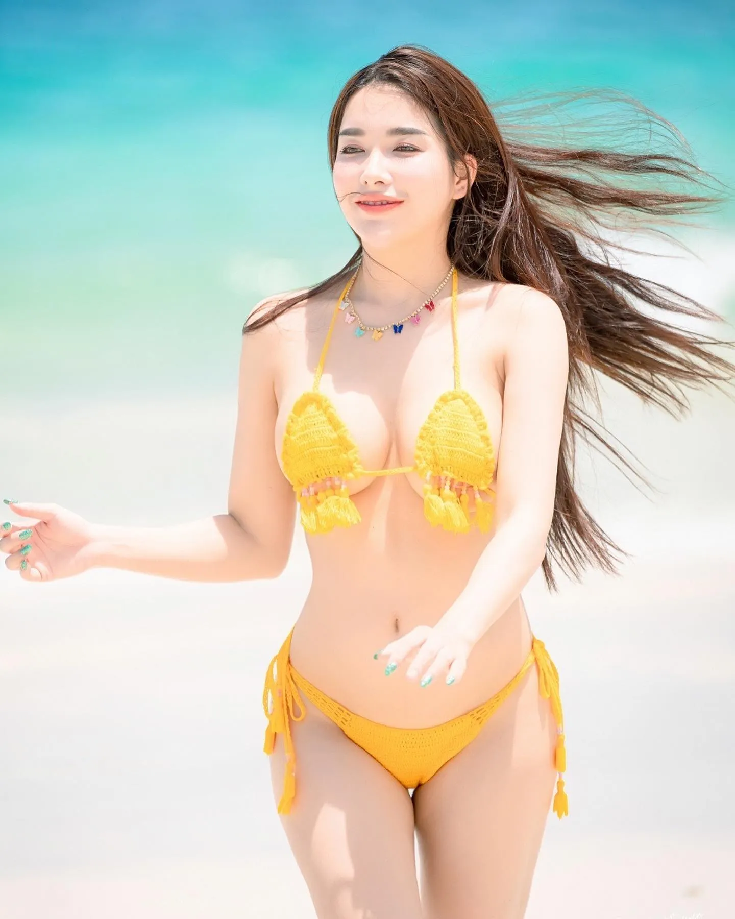 ใบเฟิร์น พริตตี้สาวสวยเซ็กซี่ขยี้ใจชายละลายตามๆ กัน 24