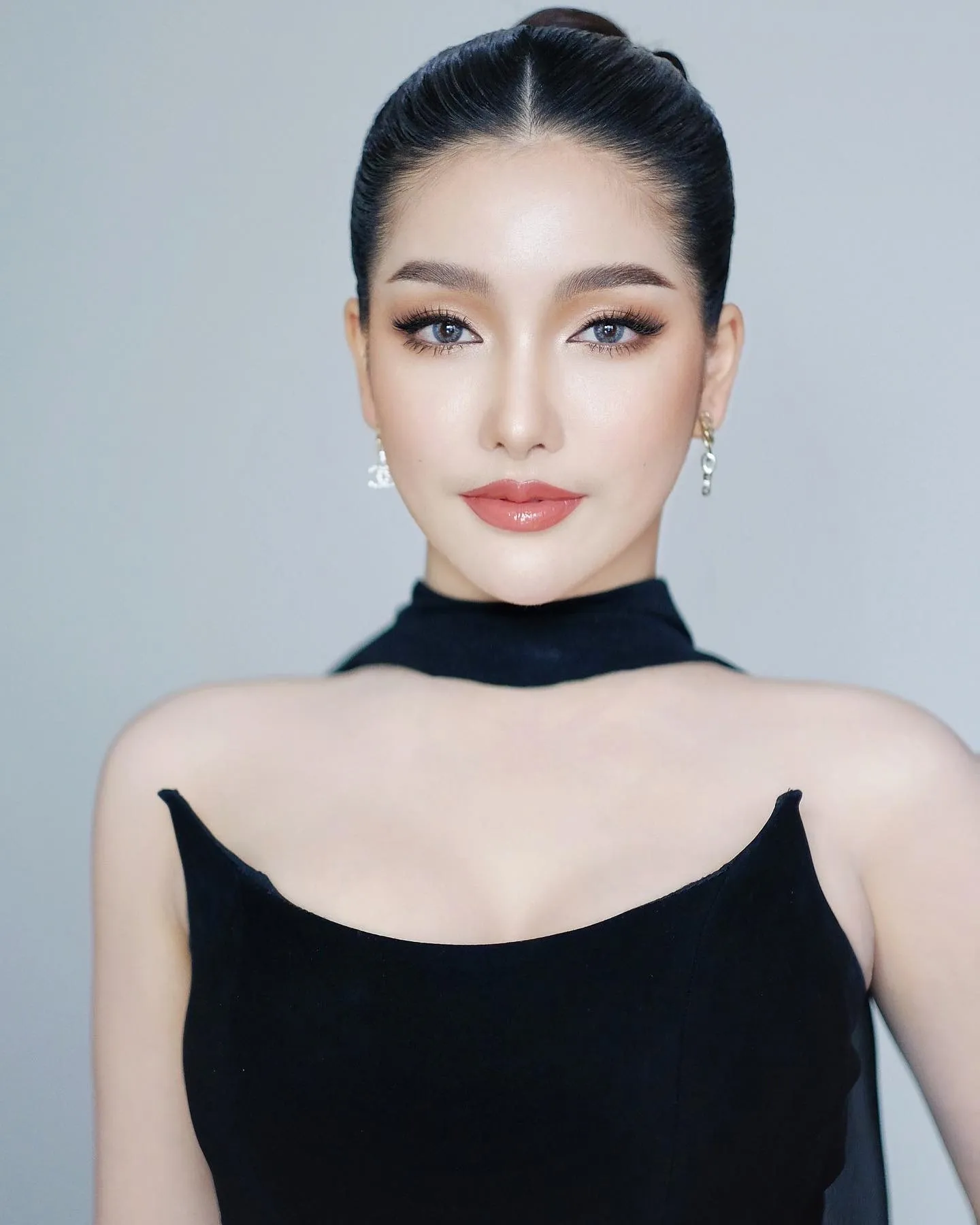 ใบเฟิร์น พริตตี้สาวสวยเซ็กซี่ขยี้ใจชายละลายตามๆ กัน 37