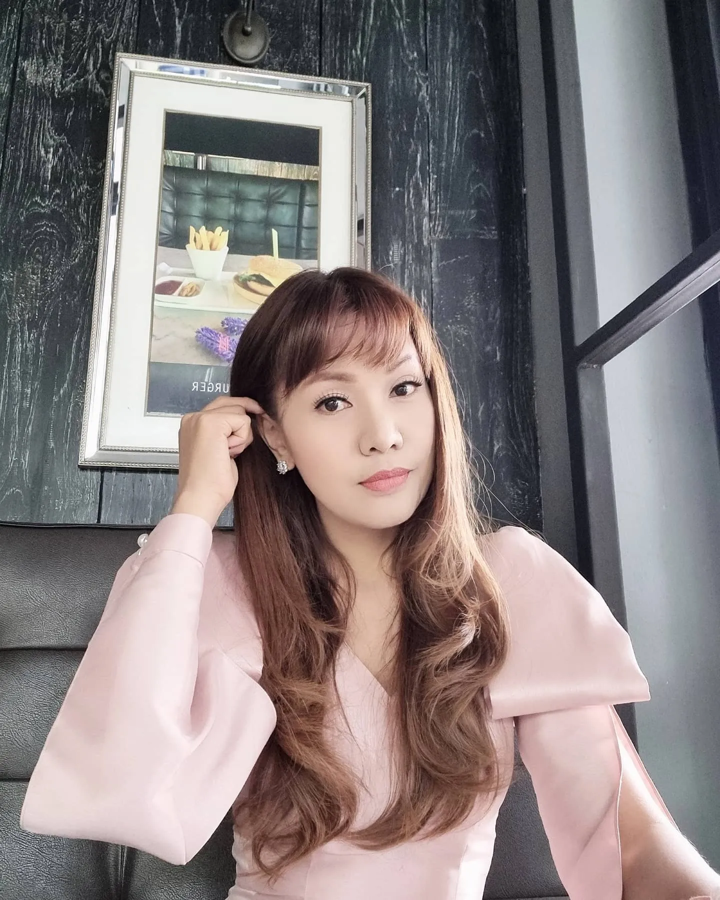 มาดาม เปิ้ล ผู้สมัคร ส.ส.ปชป สุโขทัย เขาคือ ใคร ? 27