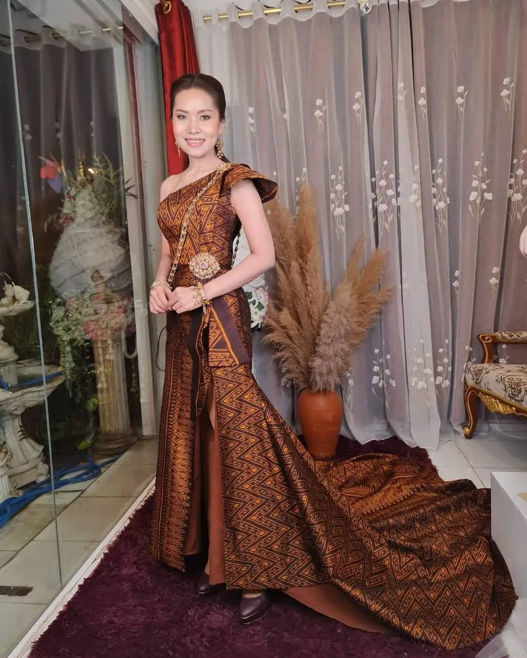 มาดาม เปิ้ล ผู้สมัคร ส.ส.ปชป สุโขทัย เขาคือ ใคร ? 29