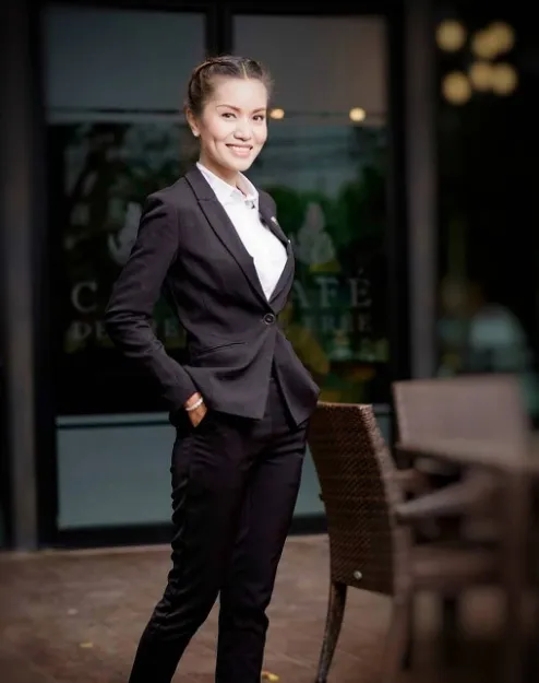 มาดาม เปิ้ล ผู้สมัคร ส.ส.ปชป สุโขทัย เขาคือ ใคร ? 2