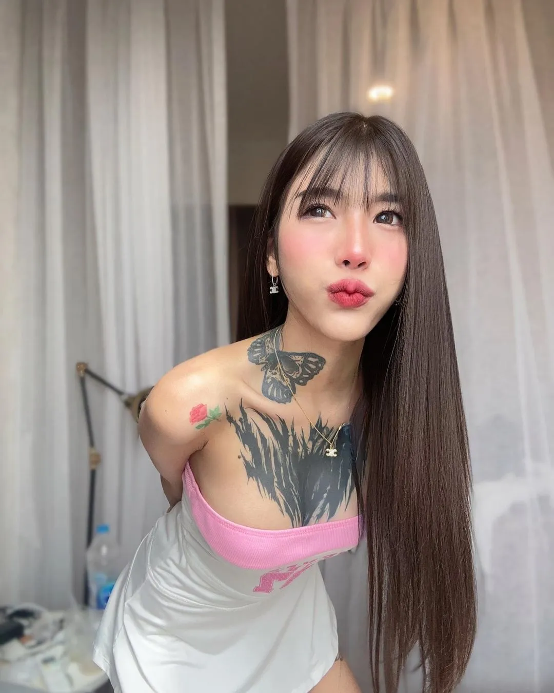 Cornne น้องคอนเน่ ชื่อน่ากิน ลุคสุดเท่ แบบสาวสายแซ่บ 12
