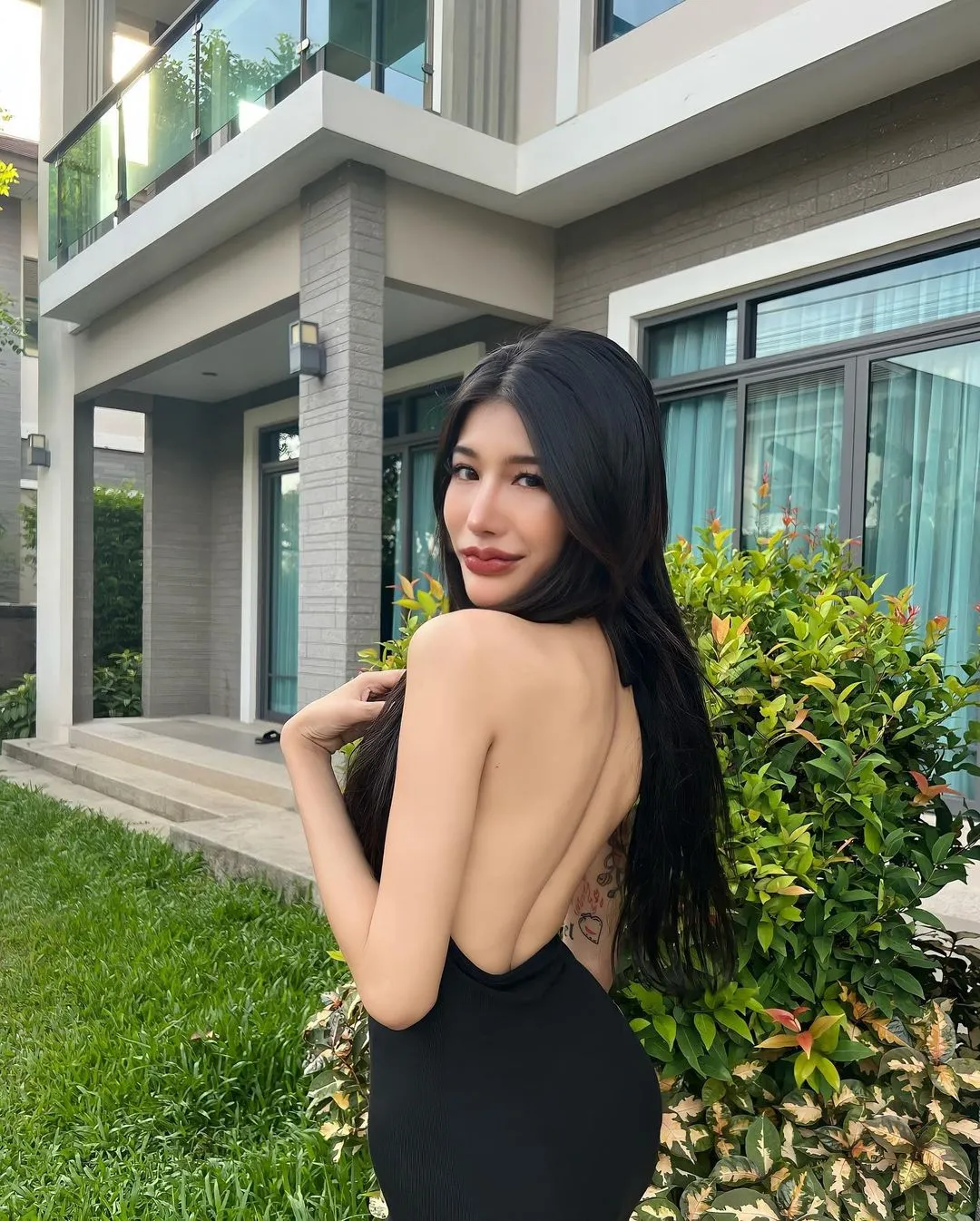 Cornne น้องคอนเน่ ชื่อน่ากิน ลุคสุดเท่ แบบสาวสายแซ่บ 14