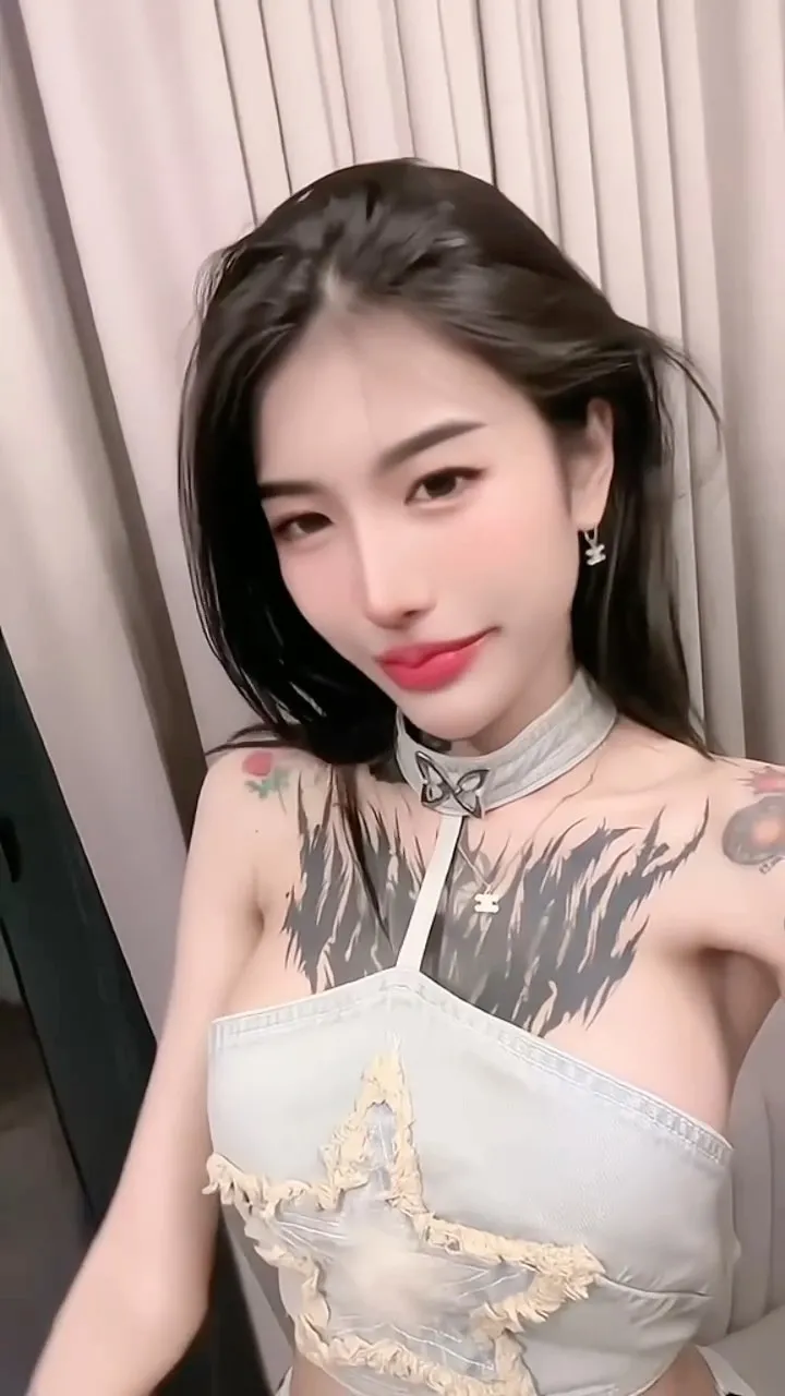Cornne น้องคอนเน่ ชื่อน่ากิน ลุคสุดเท่ แบบสาวสายแซ่บ 21
