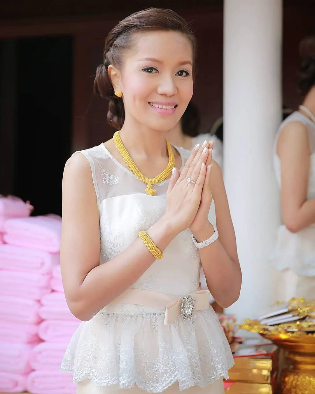 มาดาม เปิ้ล ผู้สมัคร ส.ส.ปชป สุโขทัย เขาคือ ใคร ? 13