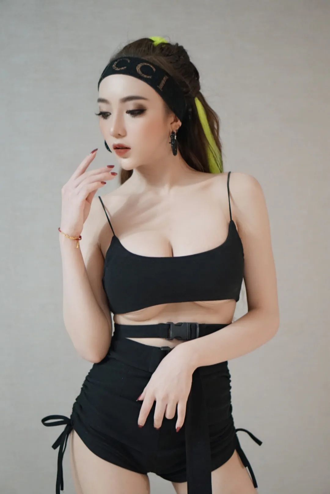ดีเจอากี้ ฐิติวรดา นางแบบ ยืนหนึ่งในไทย เซ็กซี่ขยี้ใจ กับไฟหน้าอลังการ 20