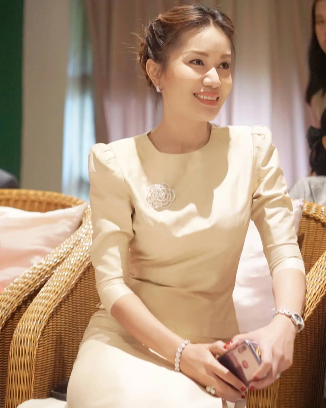 มาดาม เปิ้ล ผู้สมัคร ส.ส.ปชป สุโขทัย เขาคือ ใคร ? 14