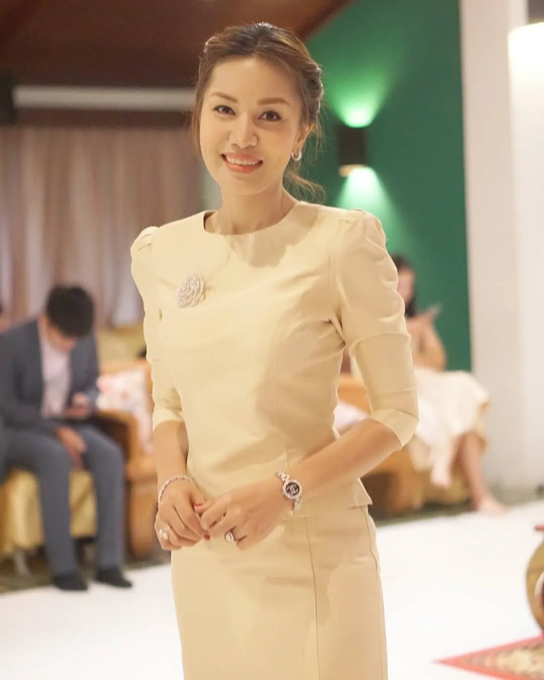 มาดาม เปิ้ล ผู้สมัคร ส.ส.ปชป สุโขทัย เขาคือ ใคร ? 8