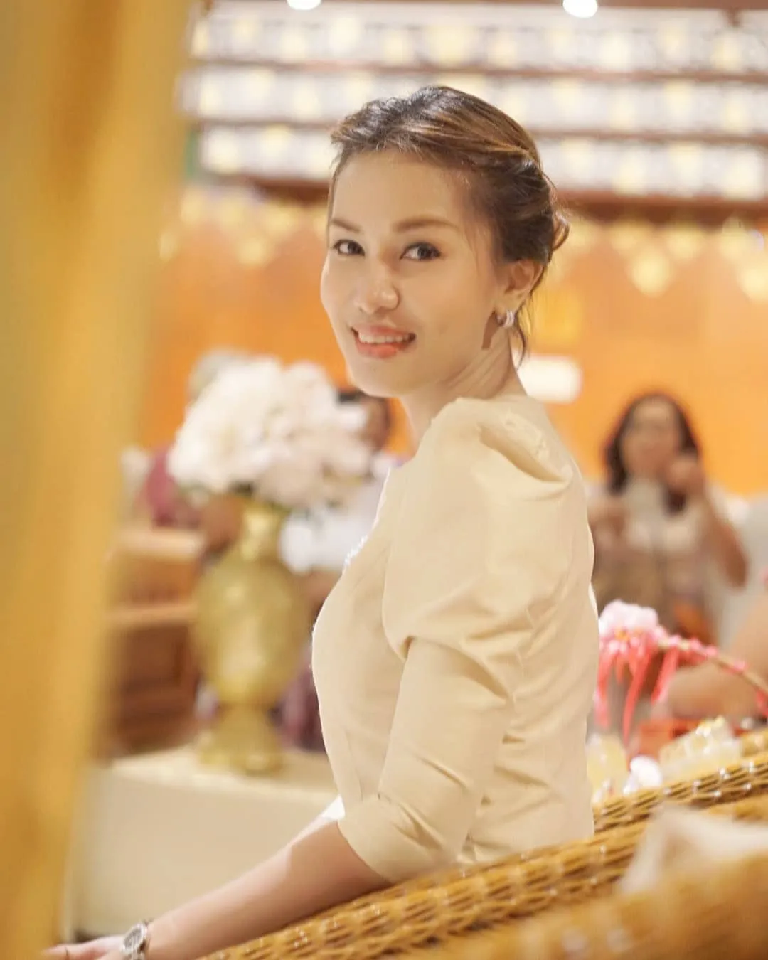 มาดาม เปิ้ล ผู้สมัคร ส.ส.ปชป สุโขทัย เขาคือ ใคร ? 17