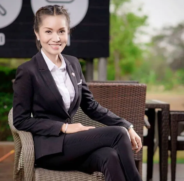 มาดาม เปิ้ล ผู้สมัคร ส.ส.ปชป สุโขทัย เขาคือ ใคร ? 38