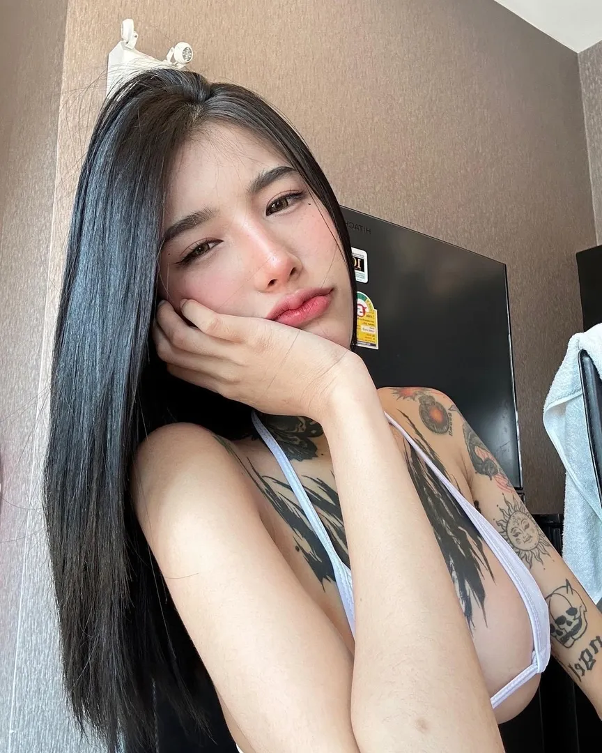 Cornne น้องคอนเน่ ชื่อน่ากิน ลุคสุดเท่ แบบสาวสายแซ่บ 41