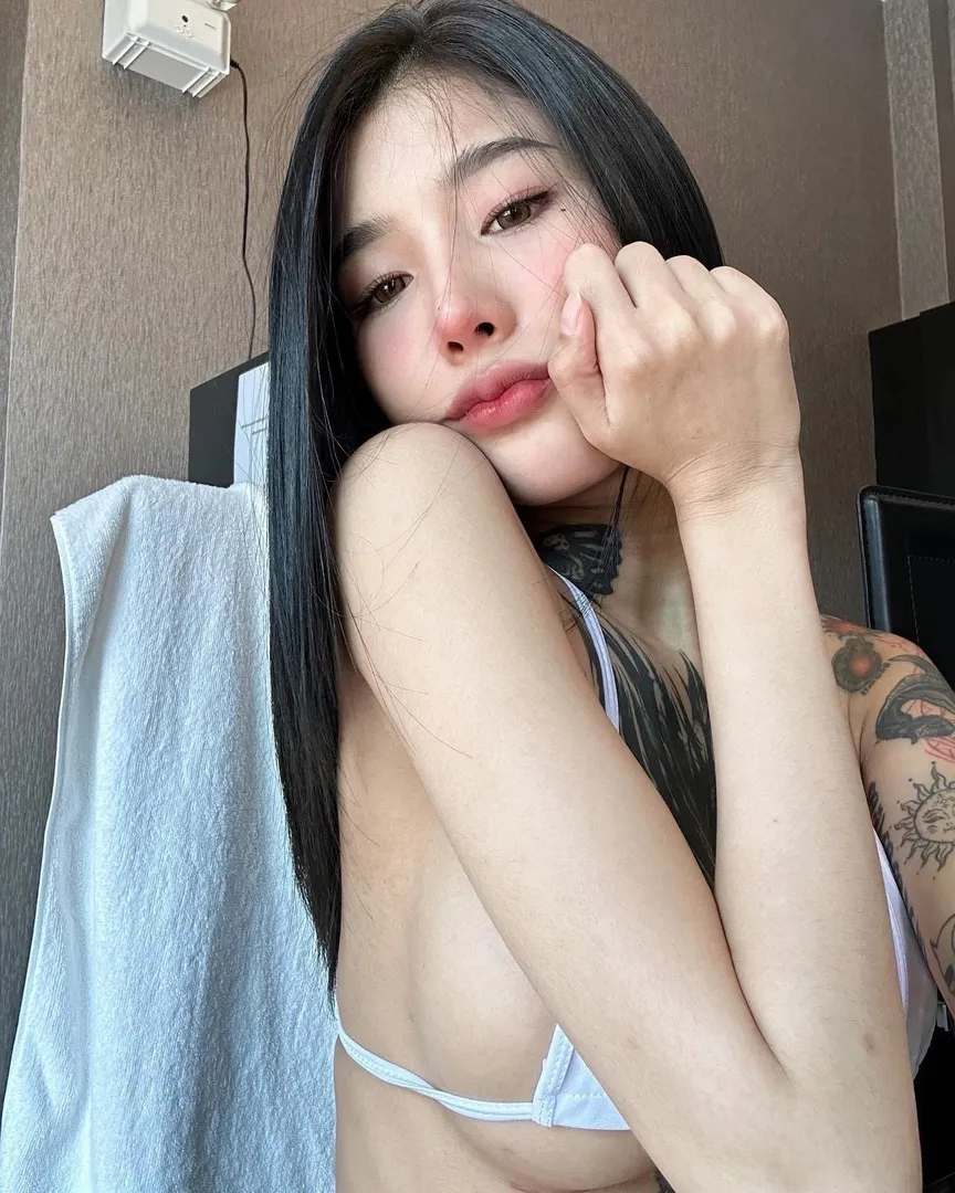 Cornne น้องคอนเน่ ชื่อน่ากิน ลุคสุดเท่ แบบสาวสายแซ่บ 42