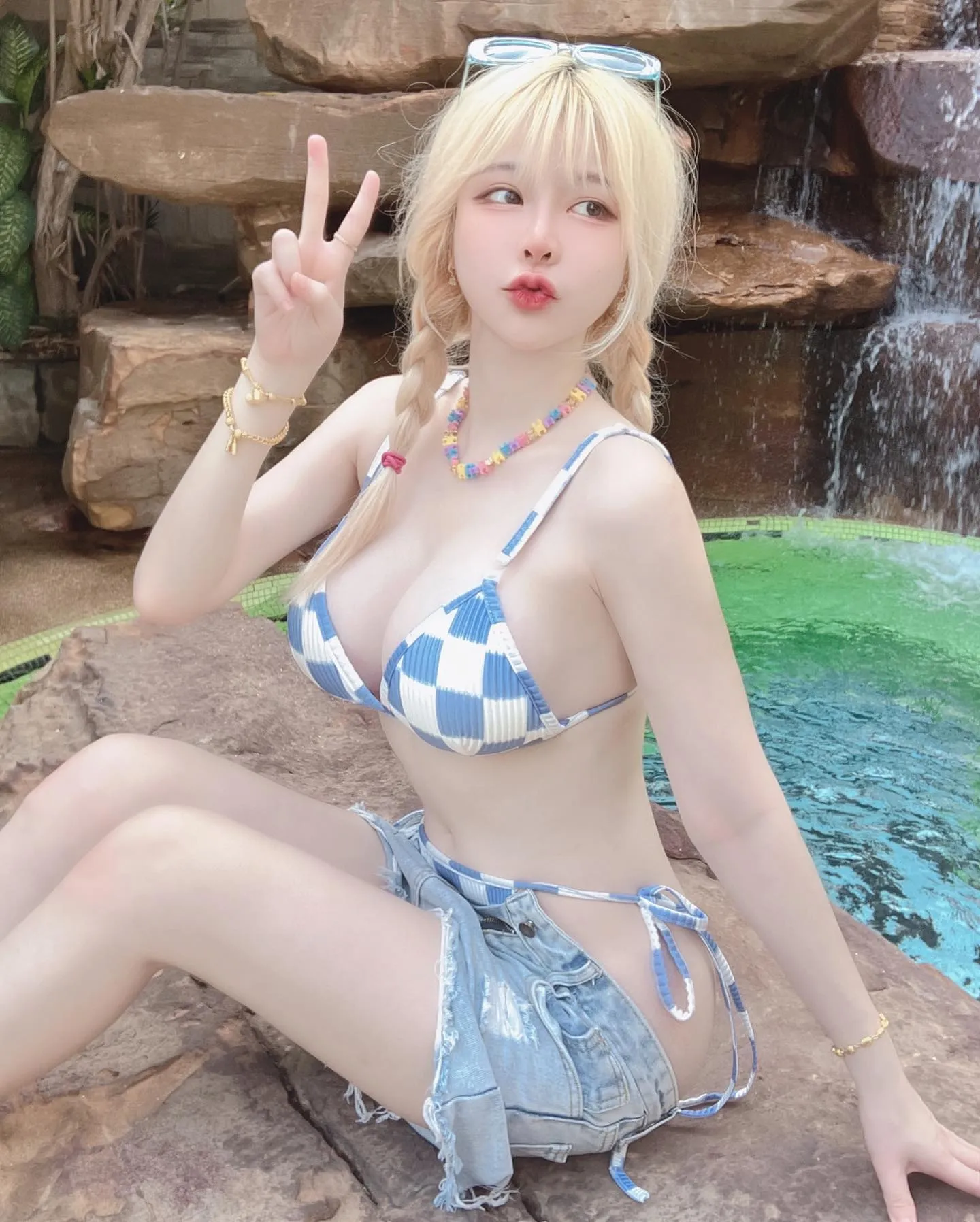 แป้งสามป๋องซาว เน็ตไอดอลสาวจากอุดร ขาว สวย มาแนวเซ็กซี่ใสๆ 18+ 18