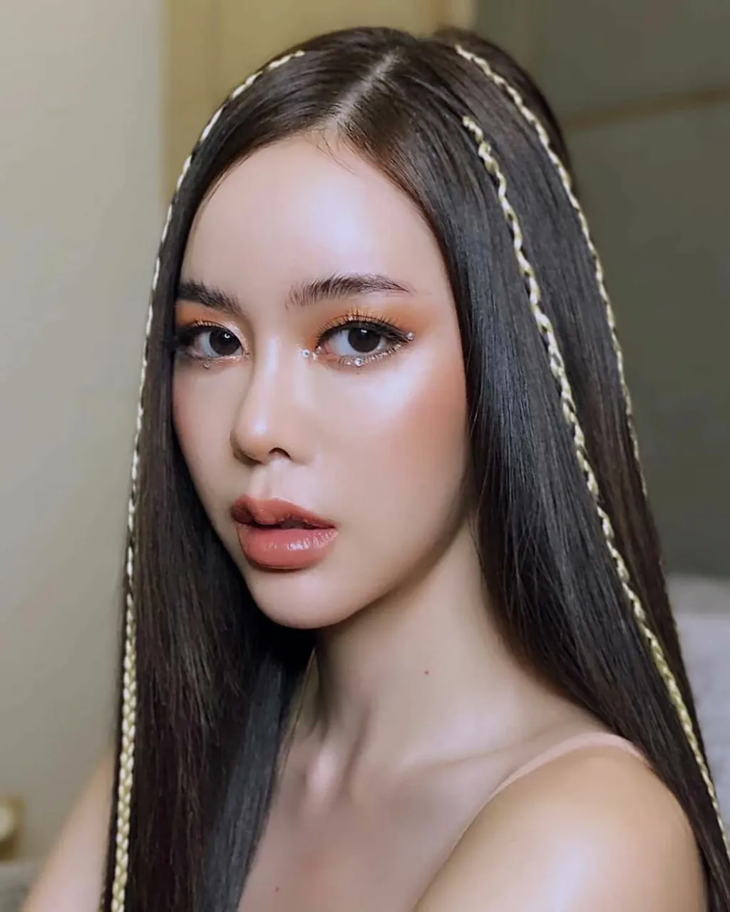 ไอซ์ ปรีชญา ดาราสาวสวยที่กำลังเป็นกระแสในขณะนี้ ‘เมร่อน’ 5