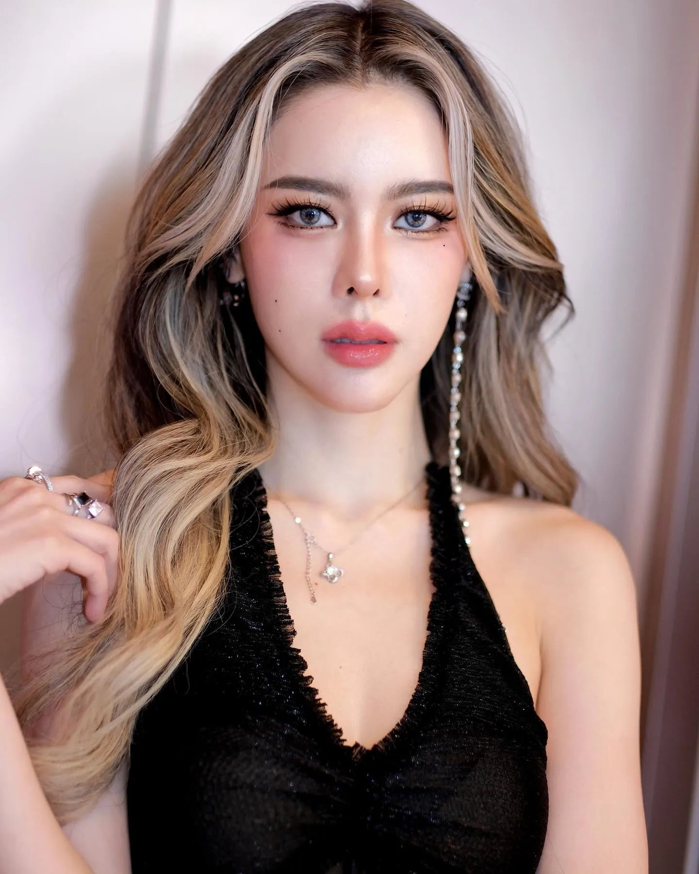 ไอซ์ ปรีชญา ดาราสาวสวยที่กำลังเป็นกระแสในขณะนี้ ‘เมร่อน’ 17