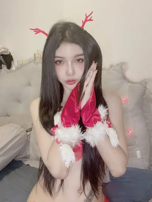 นิวตี้ Onlyfans นางแบบสาวสวย เจ้าของรอยสักปืนที่สีข้าง ผลงานสุดแซ่บ 11