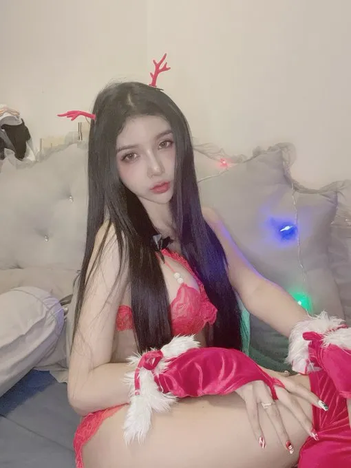 นิวตี้ Onlyfans นางแบบสาวสวย เจ้าของรอยสักปืนที่สีข้าง ผลงานสุดแซ่บ 9