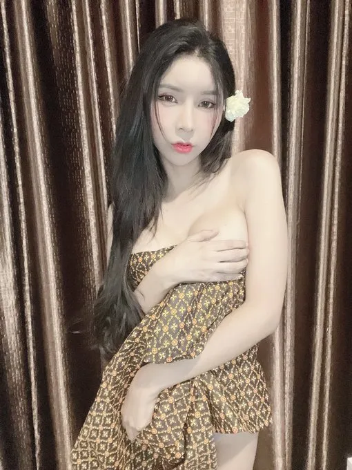 นิวตี้ Onlyfans นางแบบสาวสวย เจ้าของรอยสักปืนที่สีข้าง ผลงานสุดแซ่บ 10