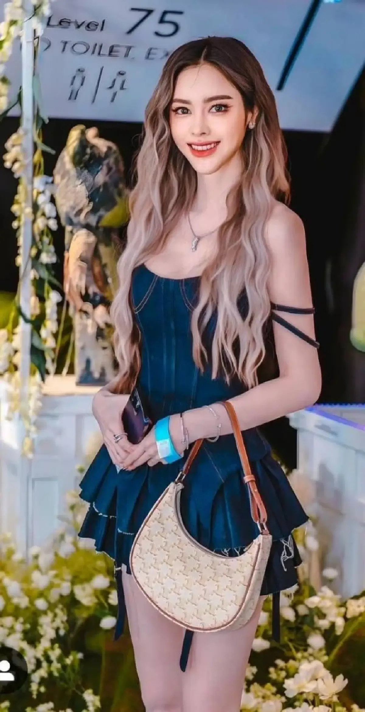 ไอซ์ ปรีชญา ดาราสาวสวยที่กำลังเป็นกระแสในขณะนี้ ‘เมร่อน’ 38