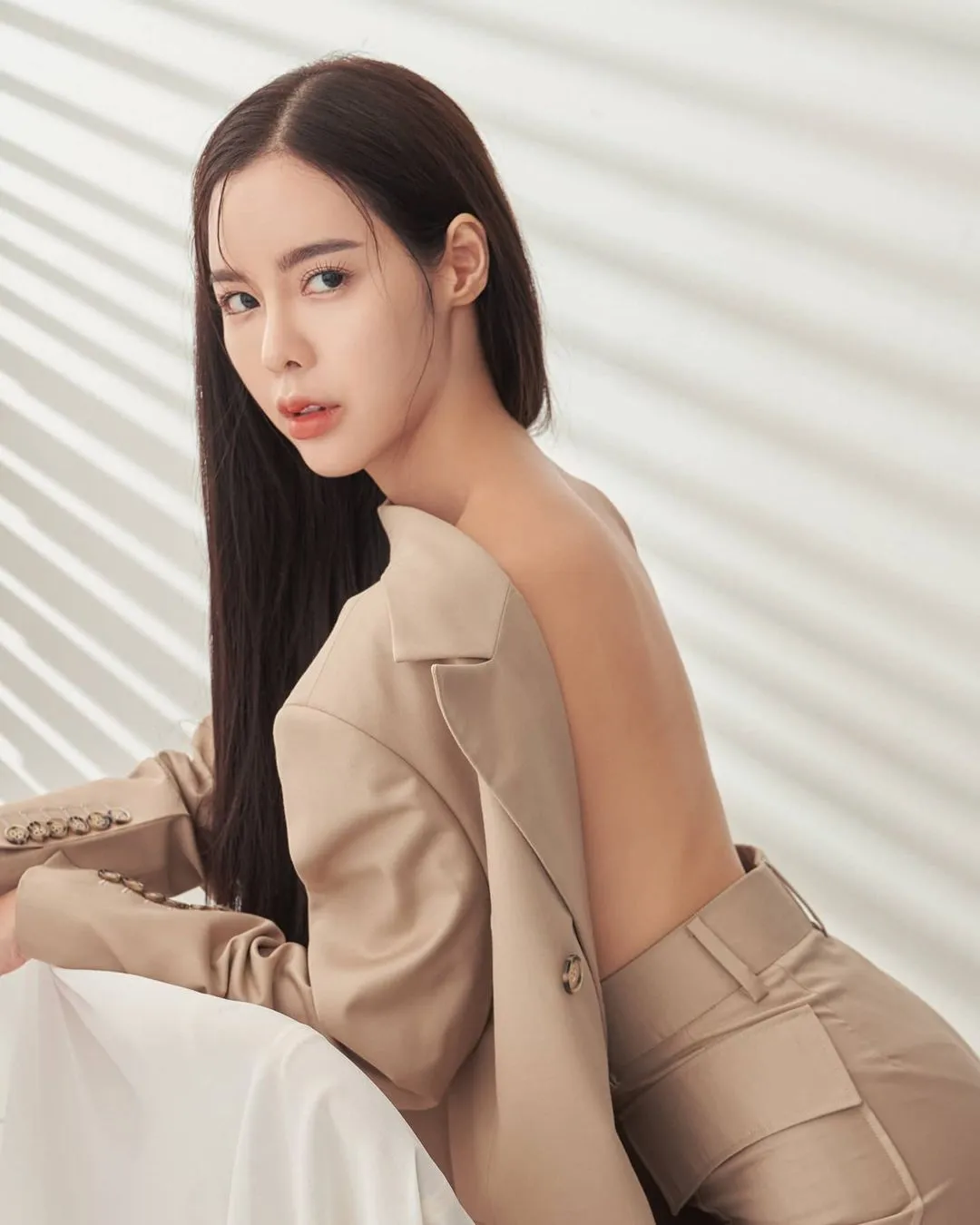 ไอซ์ ปรีชญา ดาราสาวสวยที่กำลังเป็นกระแสในขณะนี้ ‘เมร่อน’ 31