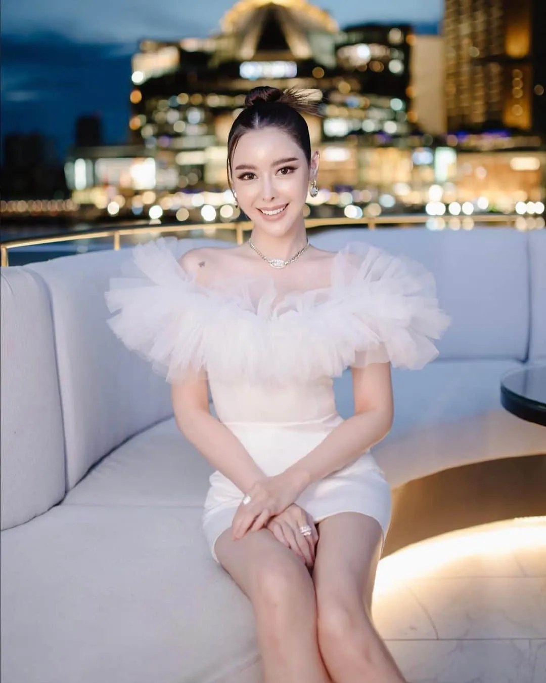 ไอซ์ ปรีชญา ดาราสาวสวยที่กำลังเป็นกระแสในขณะนี้ ‘เมร่อน’ 43