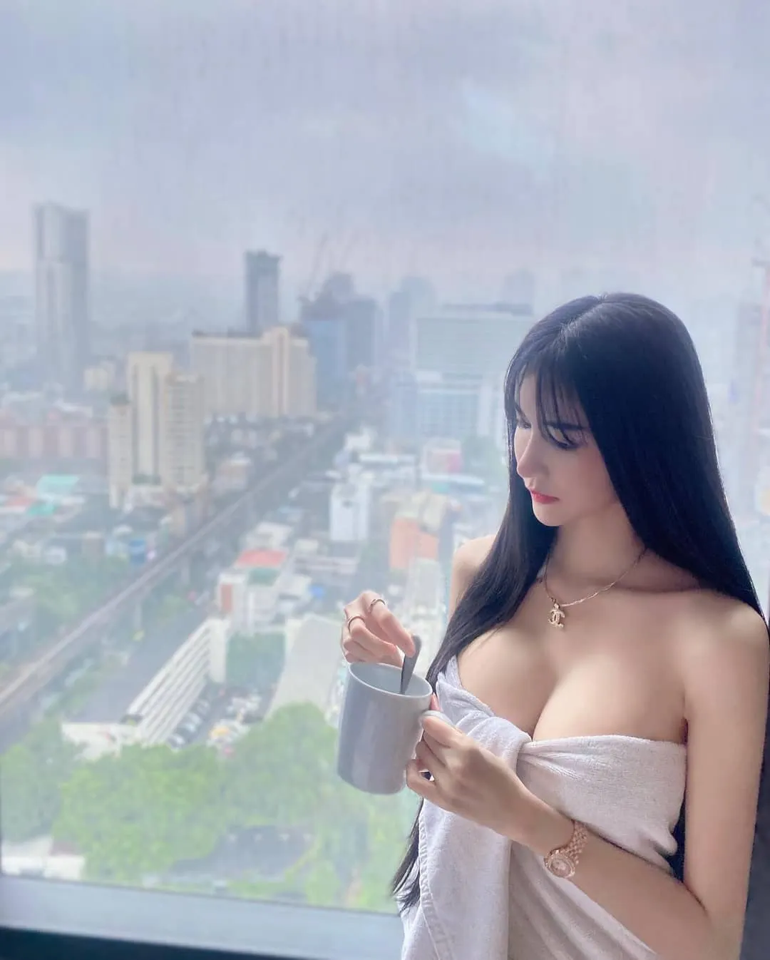 สมายหยี๋ ขาว สวย หมวย เซ็กซี่ ตัวตึงนางแบบรอยสักเต็มหลัง 15