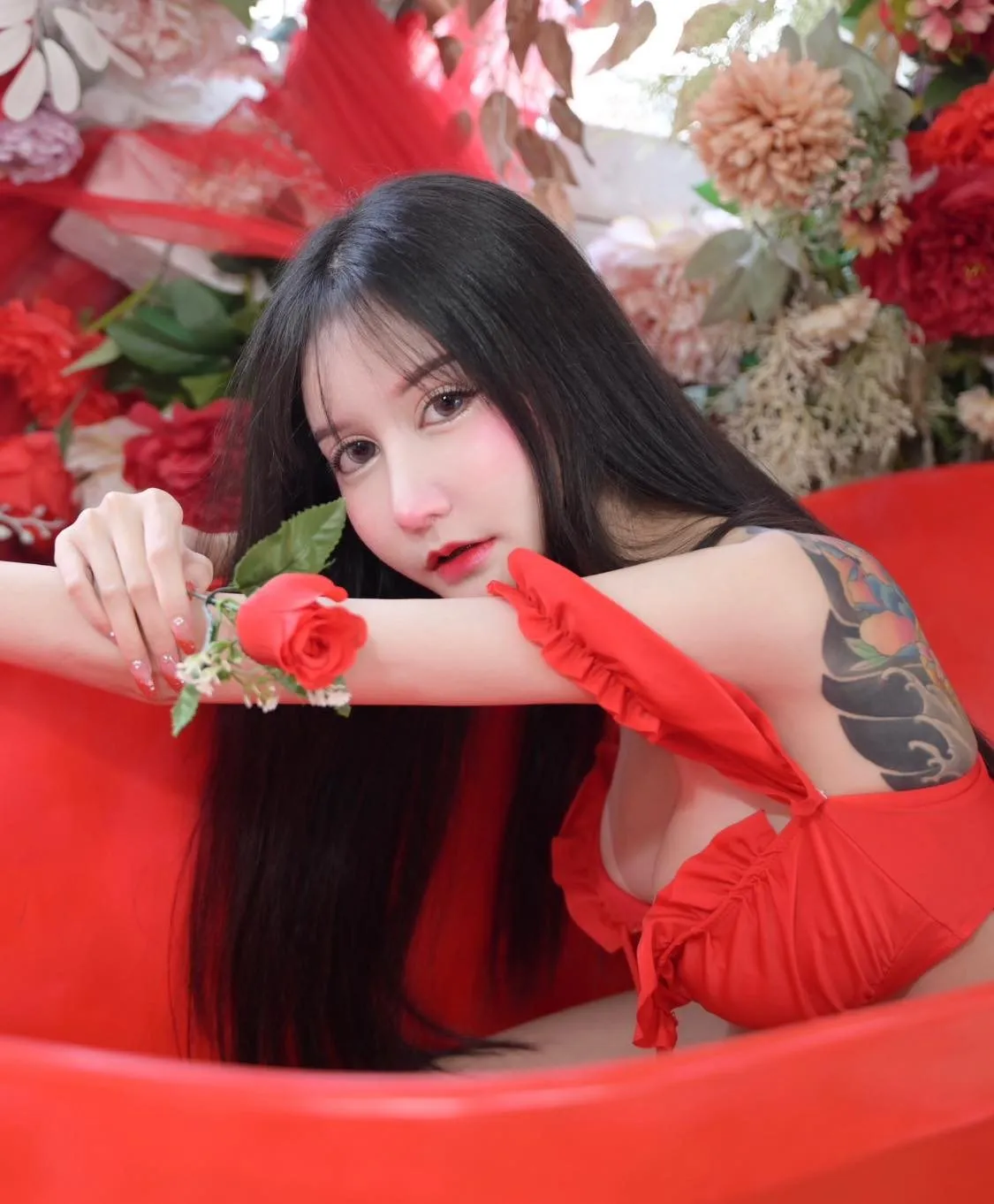 สมายหยี๋ ขาว สวย หมวย เซ็กซี่ ตัวตึงนางแบบรอยสักเต็มหลัง 33