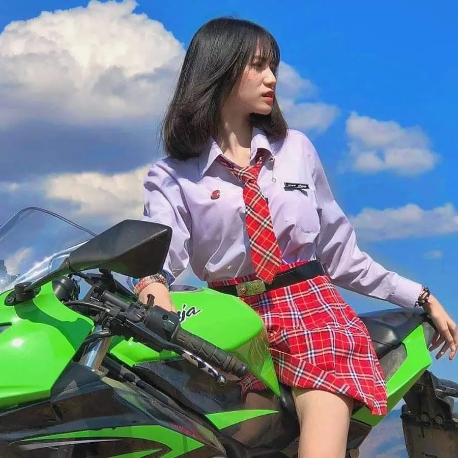 สมายหยี๋ ขาว สวย หมวย เซ็กซี่ ตัวตึงนางแบบรอยสักเต็มหลัง 1