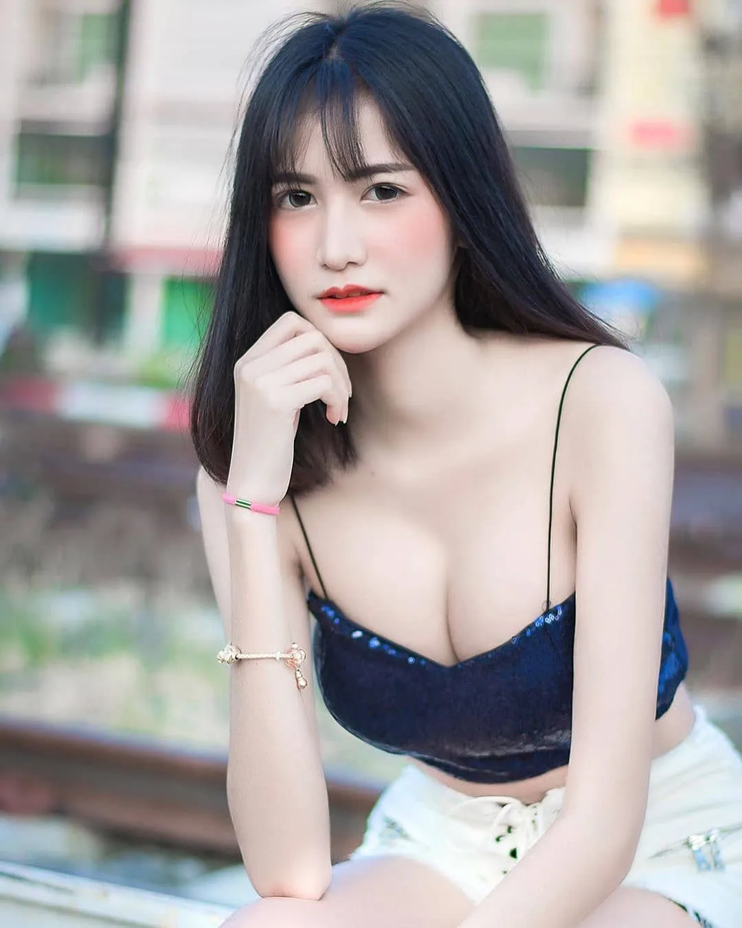 สมายหยี๋ ขาว สวย หมวย เซ็กซี่ ตัวตึงนางแบบรอยสักเต็มหลัง 2