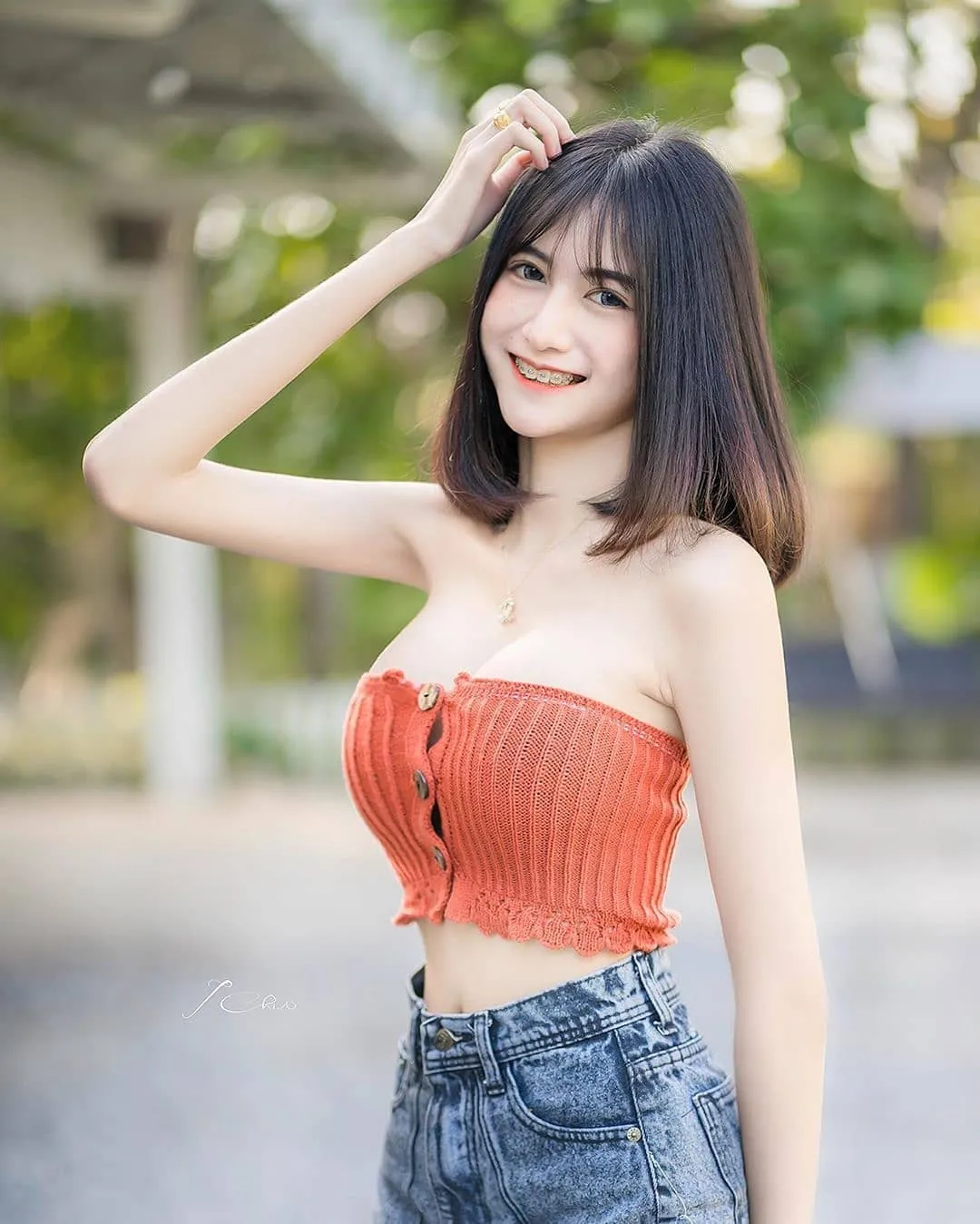 สมายหยี๋ ขาว สวย หมวย เซ็กซี่ ตัวตึงนางแบบรอยสักเต็มหลัง 6