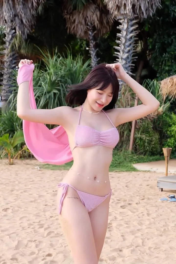 พลอย อรดา นางแบบเซ็กซี่ อวบดี หน้าสวย ผมสั้นหน้าม้า 2