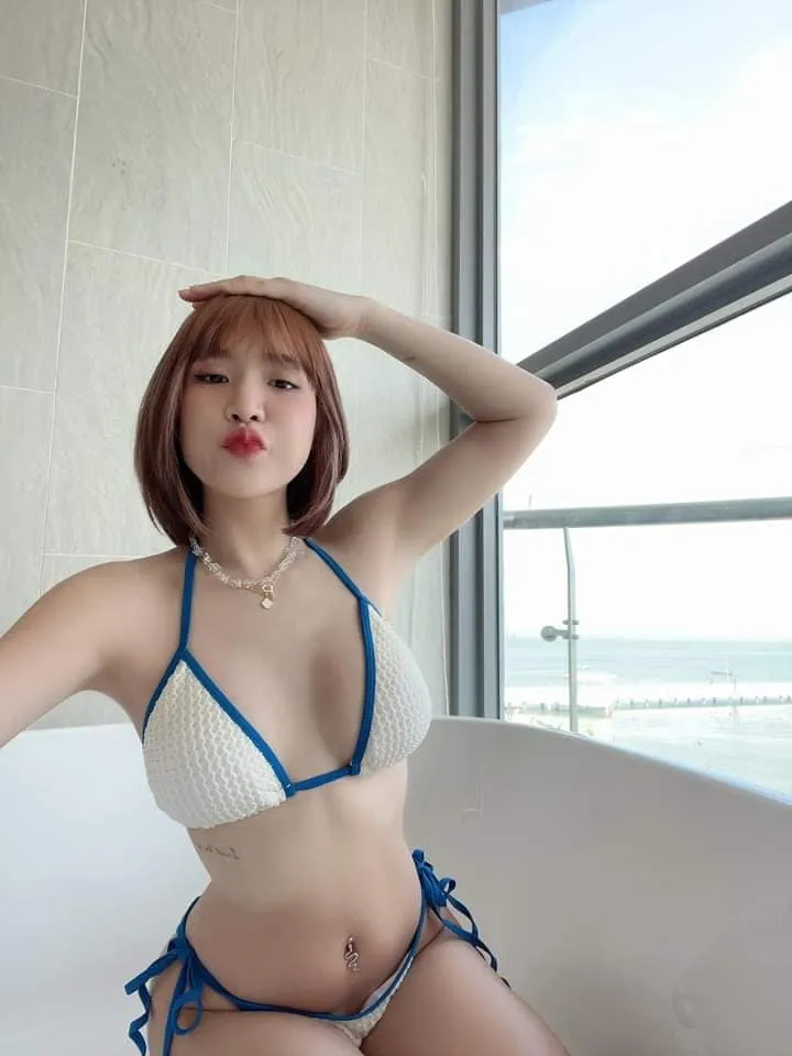 พลอย อรดา นางแบบเซ็กซี่ อวบดี หน้าสวย ผมสั้นหน้าม้า 18