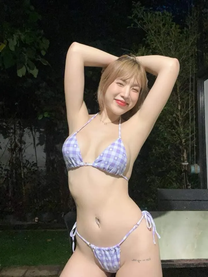 พลอย อรดา นางแบบเซ็กซี่ อวบดี หน้าสวย ผมสั้นหน้าม้า 32