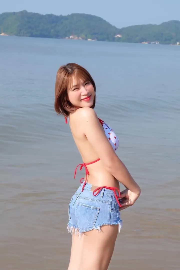 พลอย อรดา นางแบบเซ็กซี่ อวบดี หน้าสวย ผมสั้นหน้าม้า 35