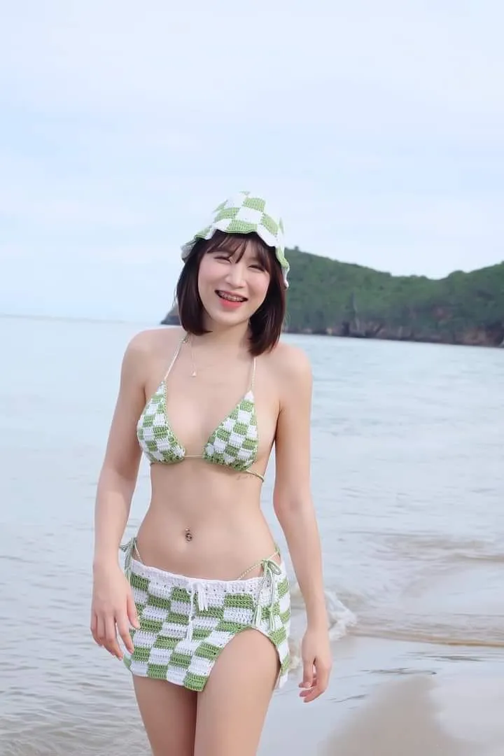พลอย อรดา นางแบบเซ็กซี่ อวบดี หน้าสวย ผมสั้นหน้าม้า 39