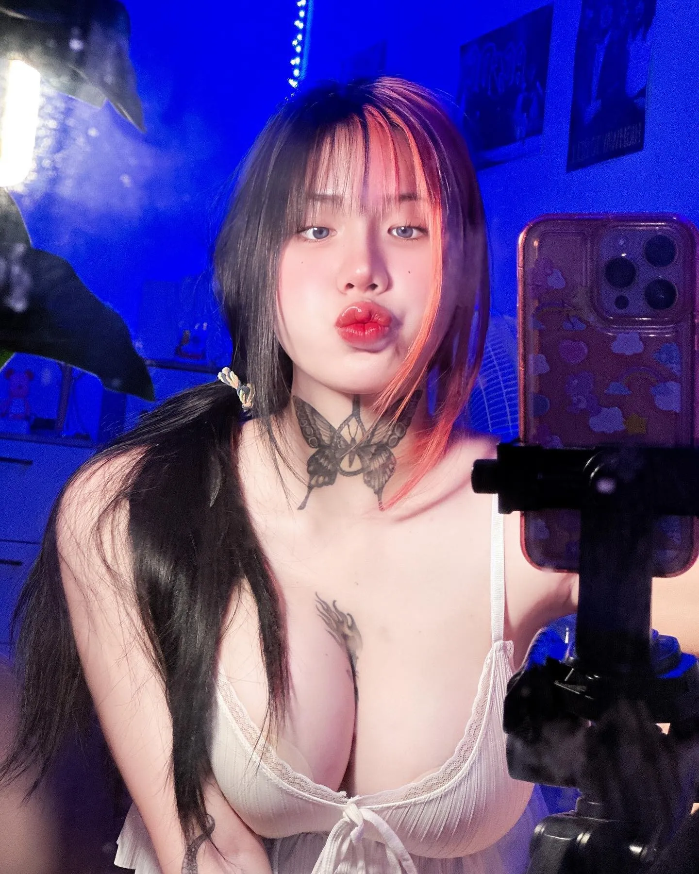 ไอริน โลกสีชมพู สาวสวยเน็ตไอดอลดาวยั่วสุดแซ่บมาแรงสาวลายสัก 18+ 4
