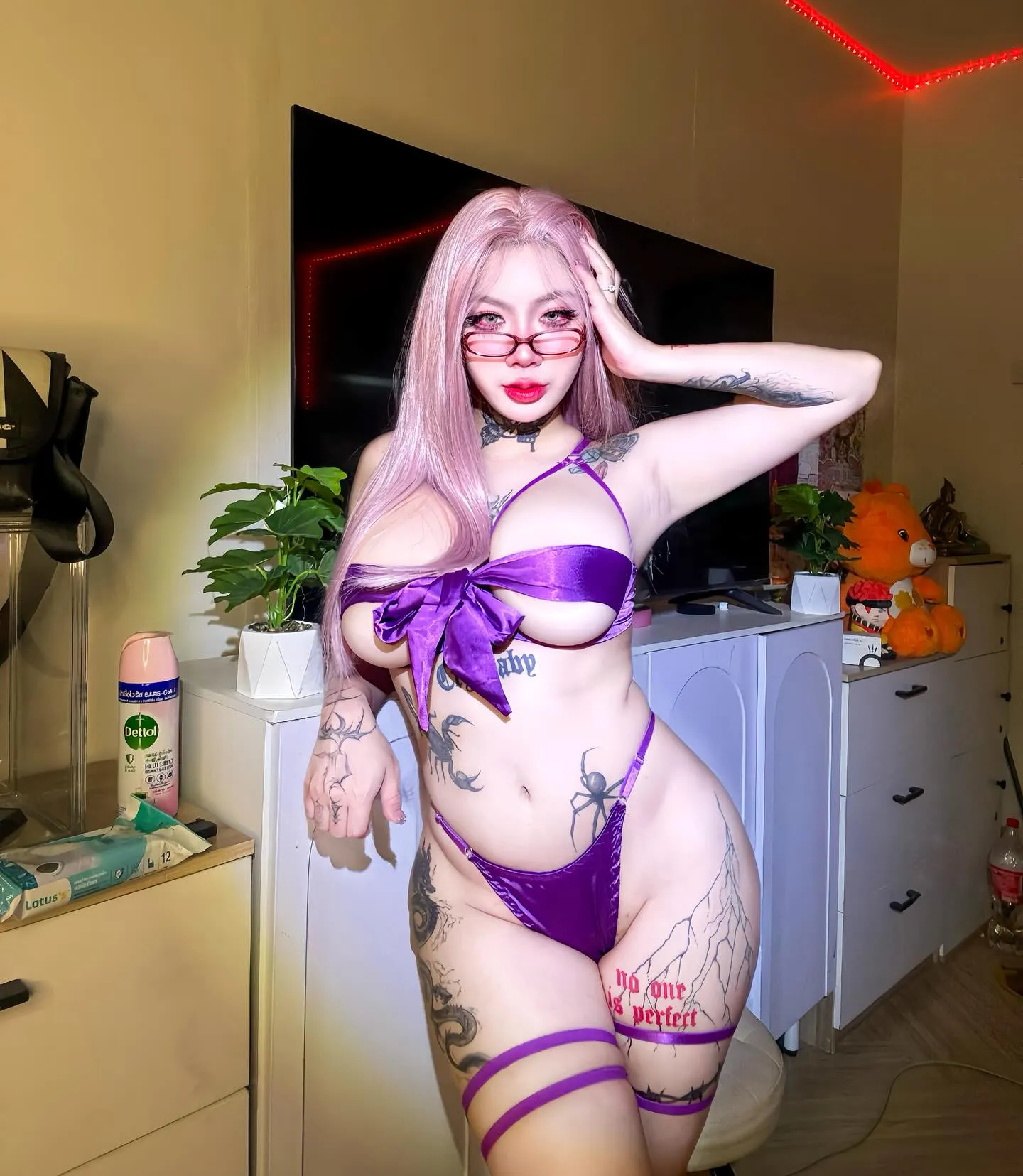 ไอริน โลกสีชมพู สาวสวยเน็ตไอดอลดาวยั่วสุดแซ่บมาแรงสาวลายสัก 18+ 32