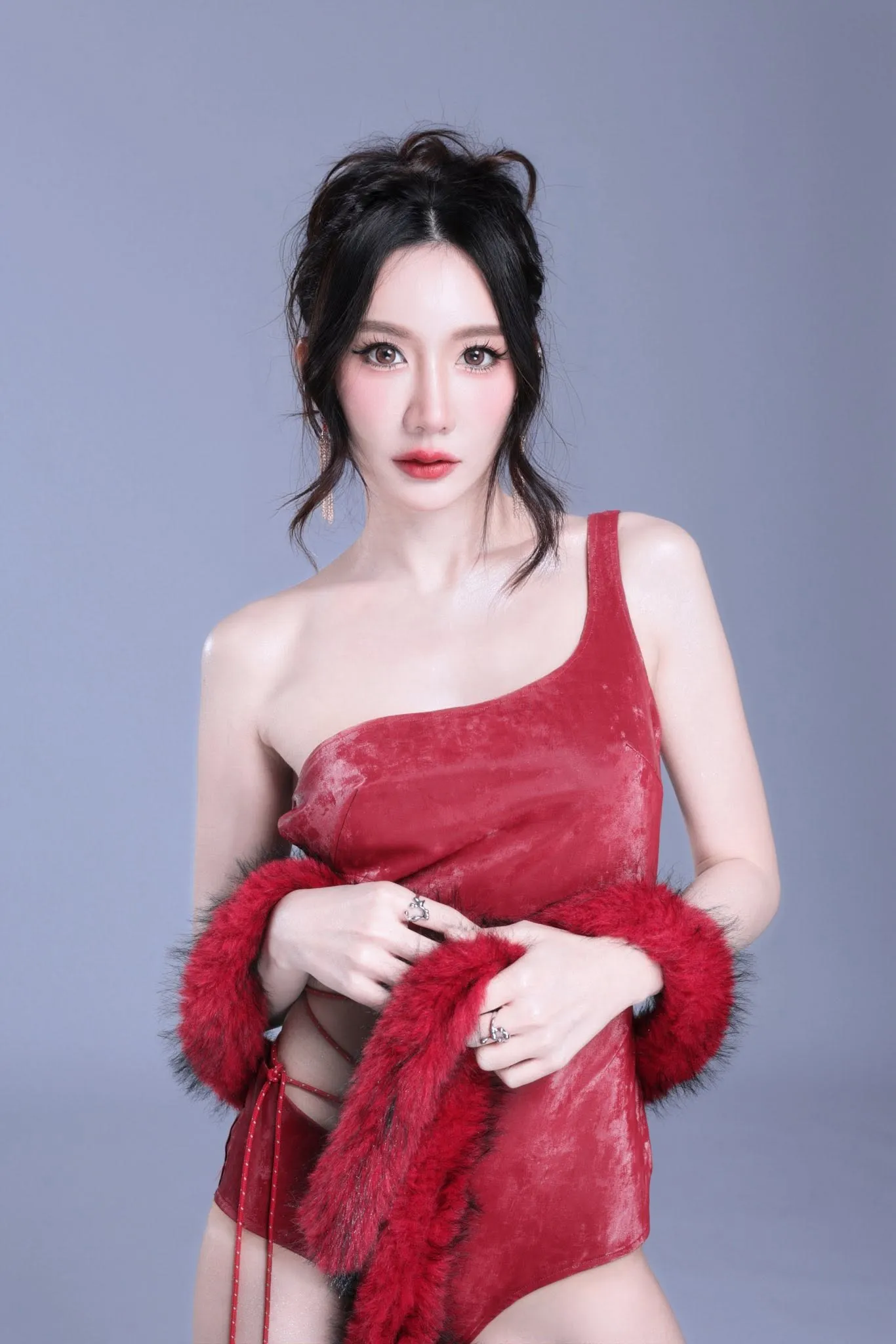 Benze พริกไทย นักรองสาวหน้าหมวย คอสตูมเซ็กซี่ หุ่นดีสุดแซ่บ 8