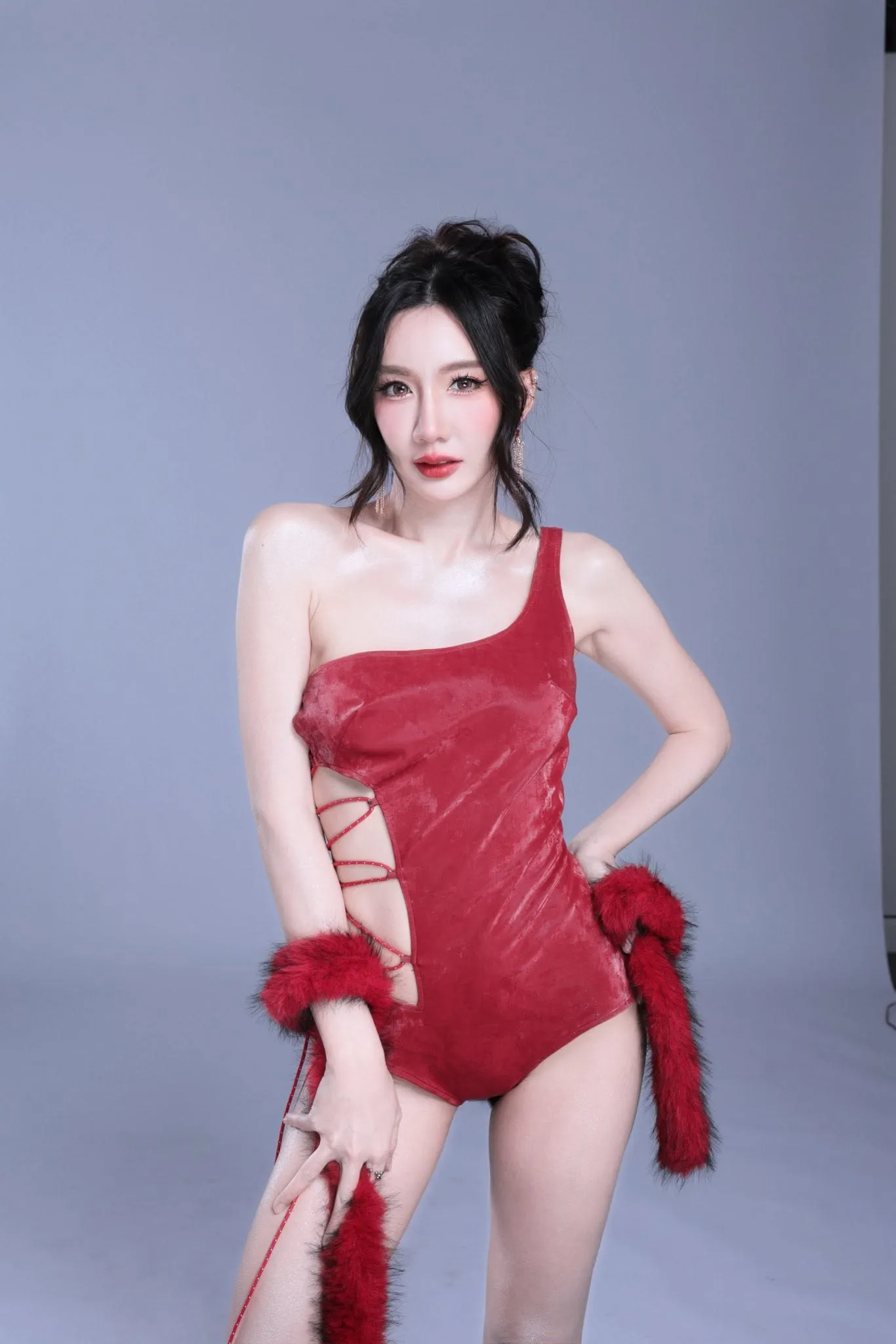 Benze พริกไทย นักรองสาวหน้าหมวย คอสตูมเซ็กซี่ หุ่นดีสุดแซ่บ 11