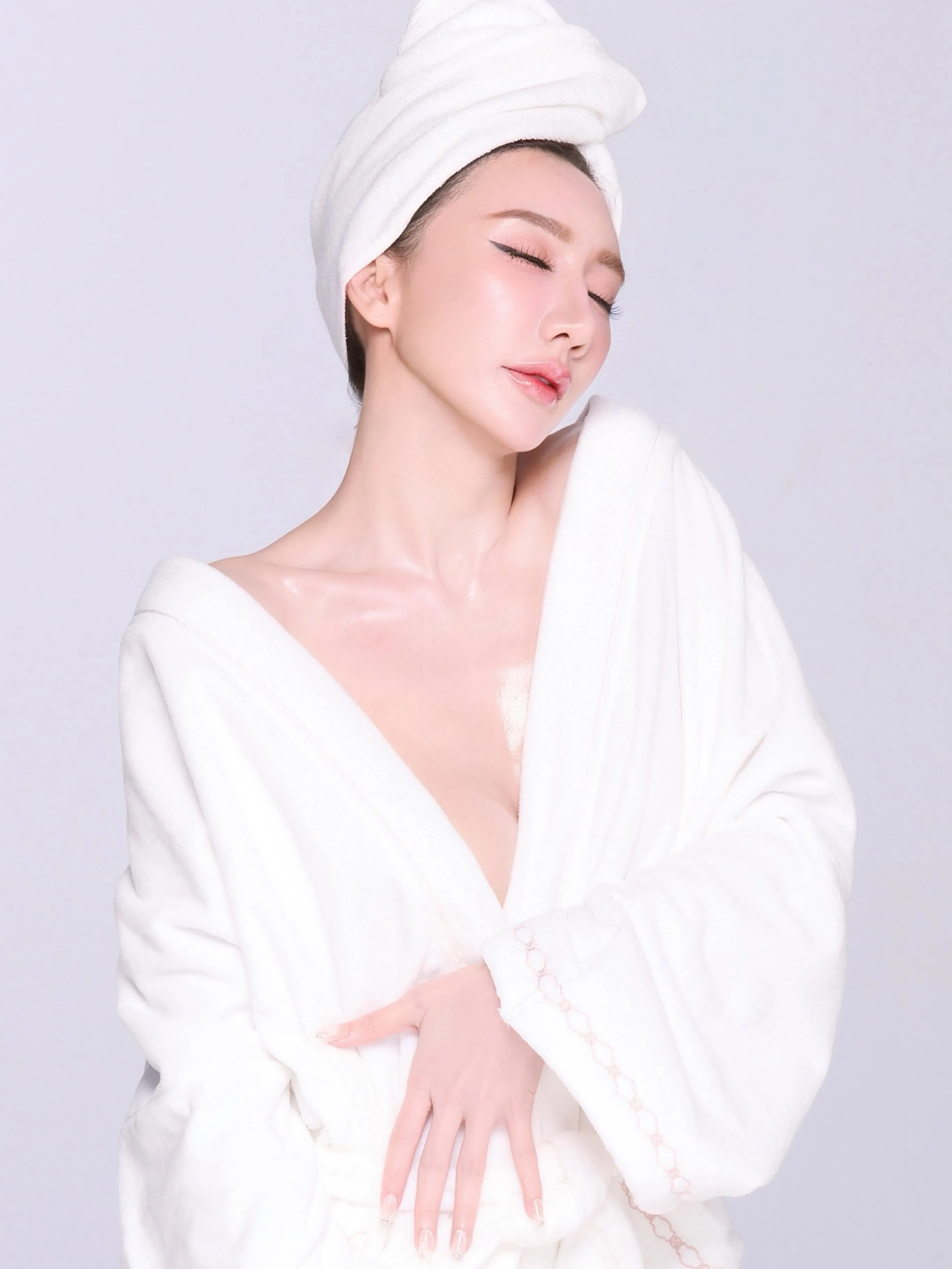 Benze พริกไทย นักรองสาวหน้าหมวย คอสตูมเซ็กซี่ หุ่นดีสุดแซ่บ 18
